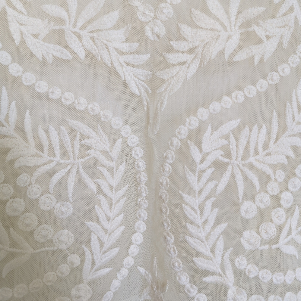 Sheer top with design - Picture 5 of 6